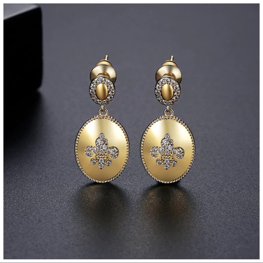 Gold Polished Fleur-de-Lis Dainty Earrings - Picture 4 of 6